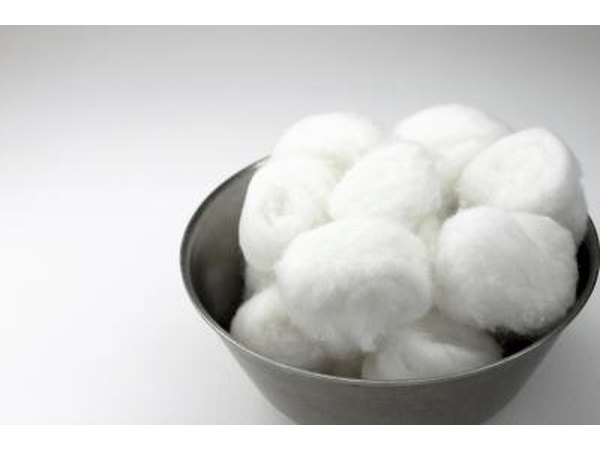 The rinse can be applied to young kittens with cotton balls.