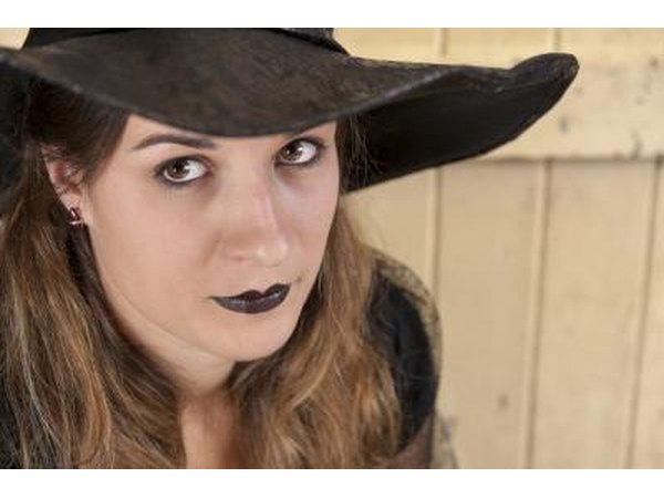 Wicked Witch costume on teen girl.