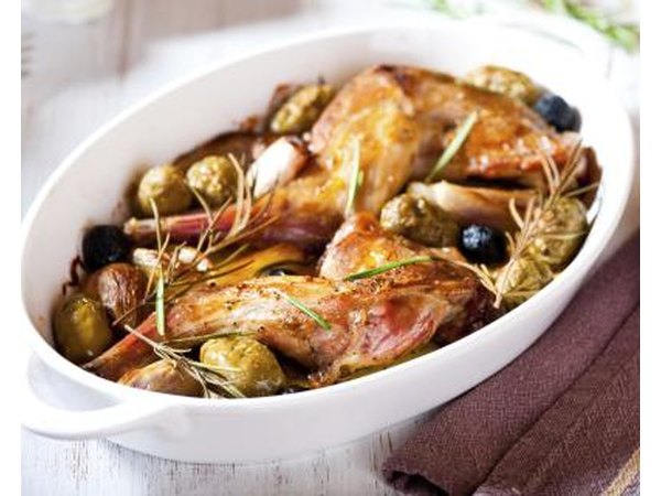 Rabbit meat with olives and herbs