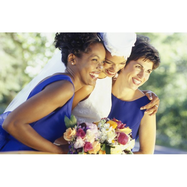 should mother of the bride wear same color as bridesmaids