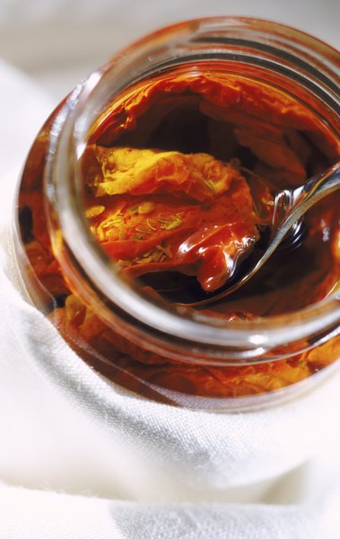John Foxx/Stockbyte/Getty Images Sun dried tomatoes do not pose a risk to dogs in small amounts.
