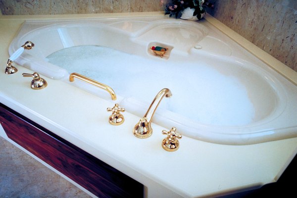 How to Decorate Around a Whirlpool in a Bathroom | Home Guides | SF Gate