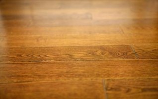 polyurethane bubbles floors hardwood apply ehow jupiterimages getty
