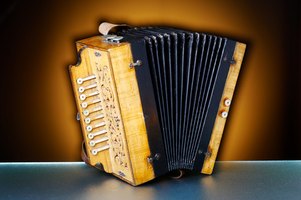 How to Play a Cajun Accordion | eHow