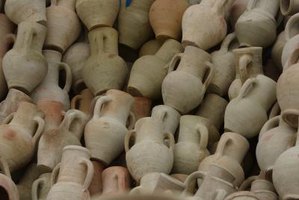 How do you identify pottery?