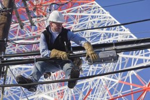 how much money does an electrical lineman make