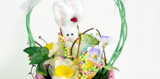 easter basket image by Maria Brzostowska from Fotolia.com Easter baskets make good presents for small guests.
