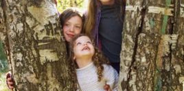 Polka Dot Images/Polka Dot/Getty Images A middle tot is often the peace-maker of the family.