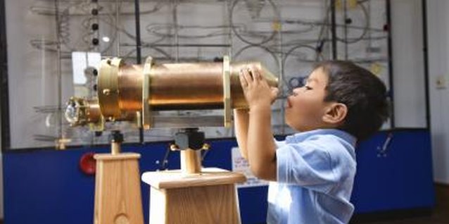 Thinkstock Images/Comstock/Getty Images Kids have fun learning at interactive museums.