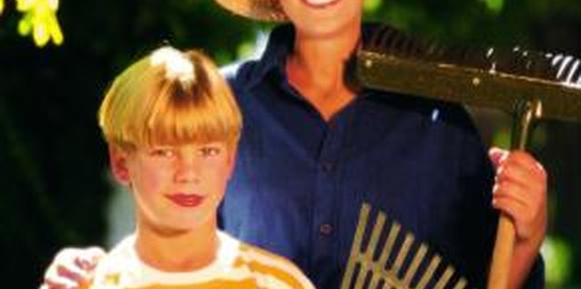 Stockbyte/Stockbyte/Getty Images You can probably think of more fun to share with your kids than raking leaves.