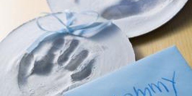 Jupiterimages/Creatas/Getty Images Toddler hand prints make a lasting memento for moms.