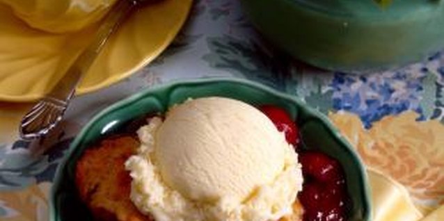 Jupiterimages/Comstock/Getty Images Microwave fruit cobbler saves a lot of time in the kitchen.