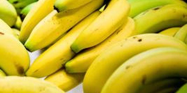 Jupiterimages/Photos.com/Getty Images Turn ripe and unripe bananas into a science experiment.