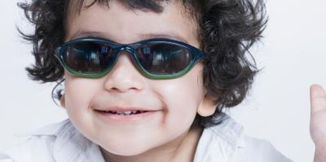 Jupiterimages/Photos.com/Getty Images Sunglasses crafts make children think of summer.