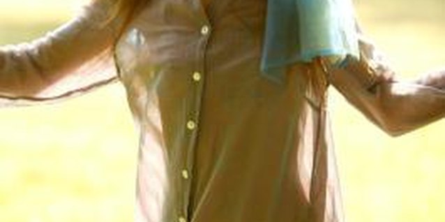 Goodshoot/Goodshoot/Getty Images Vintage hippie style combines organic influences with color and comfort.