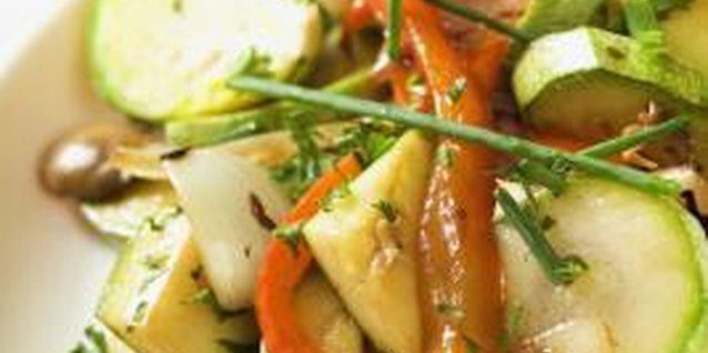 Medioimages/Photodisc/Photodisc/Getty Images Healthy meals are heavy on fresh produce.