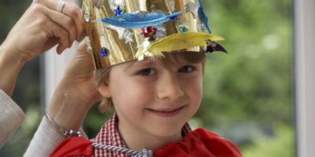 BananaStock/BananaStock/Getty Images Role playing is a fun way for kids to learn about King Solomon.