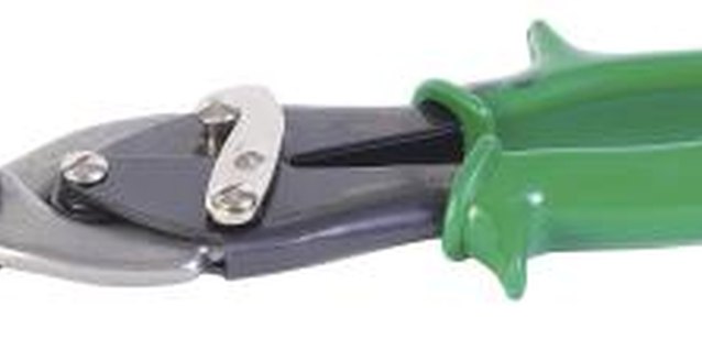 Hemera Technologies/PhotoObjects.net/Getty Images Sterilize pruning shears to keep diseases at bay.