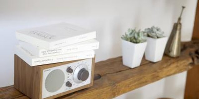 ULTRA F/Photodisc/Getty Images Using matching plant pots that echo decor colors adds elegance.