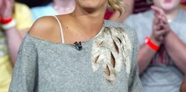Scott Gries/Getty Images Entertainment/Getty Images Jessica Simpson's off-the-shoulder sweatshirt is easy to copy yourself.