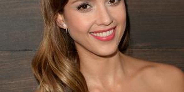Jason Merritt/Getty Images Entertainment/Getty Images Jessica Alba sports smooth skin at Spike TV's Guys Choice in Culver City, California.