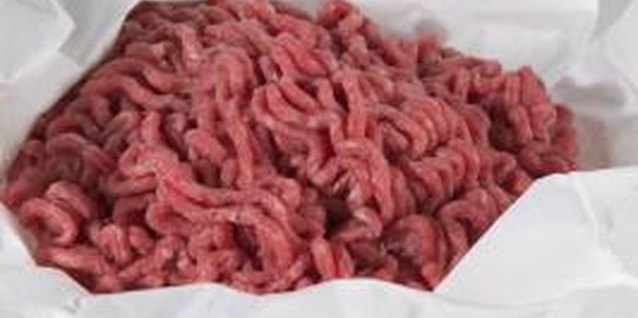 Jupiterimages/liquidlibrary/Getty Images Mix ground beef with vegetables or broth to make a meal lower in fat and calories.