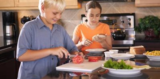 Thinkstock/Comstock/Getty Images There are many nut-free snacks that kids can enjoy.