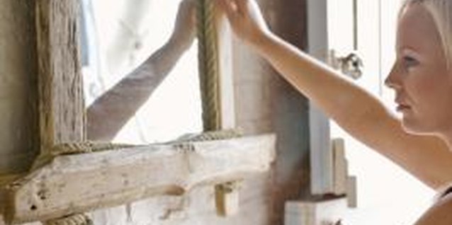 Jupiterimages/Goodshoot/Getty Images With the right pieces, you can create nearly anything with driftwood.