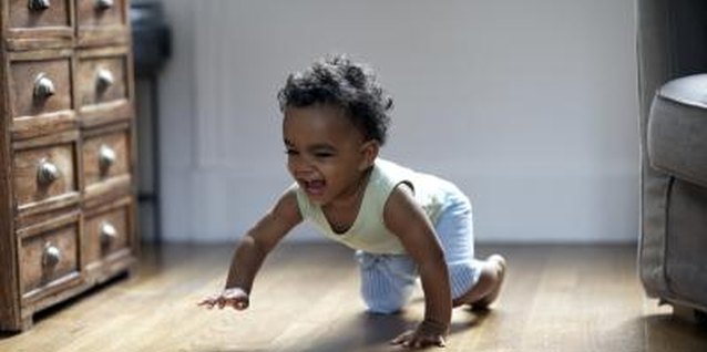 Rayes/Lifesize/Getty Images Studies show that boys and girls both learn to crawl at the same age.