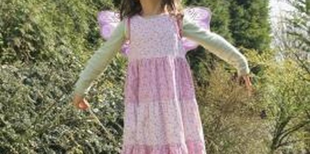 Jupiterimages/Polka Dot/Getty Images Teach your child about different things that fly.