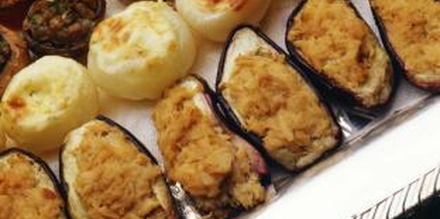 Jupiterimages/Comstock/Getty Images Stuffed mushrooms are a welcome part of any appetizer tray.