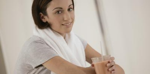 Comstock/Comstock/Getty Images A pre-workout shake provides easily digested nutrition.