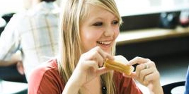 Jupiterimages/Photos.com/Getty Images Teenagers should choose whole-grain, high-fiber bread for sandwiches.
