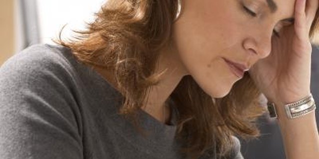 Jupiterimages/Photos.com/Getty Images Going gluten-free can reduce hypothyroid symptoms in some cases.