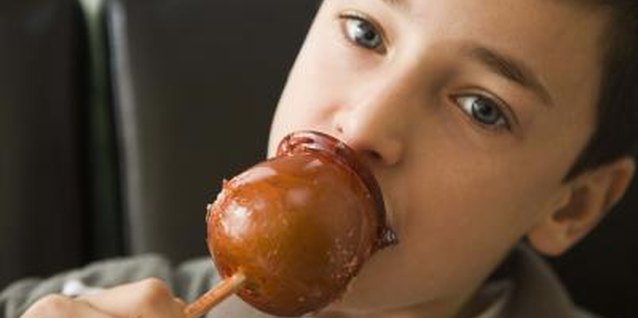 Jupiterimages/BananaStock/Getty Images Healthy snack or junk food? Teach kids how to decide.