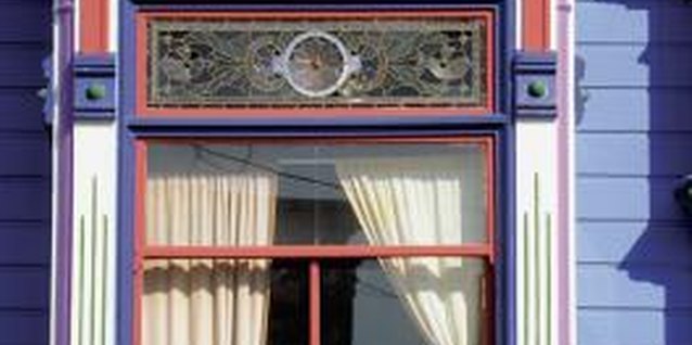 Medioimages/Photodisc/Photodisc/Getty Images Shades of periwinkle and coral are combined on this elaborate window.