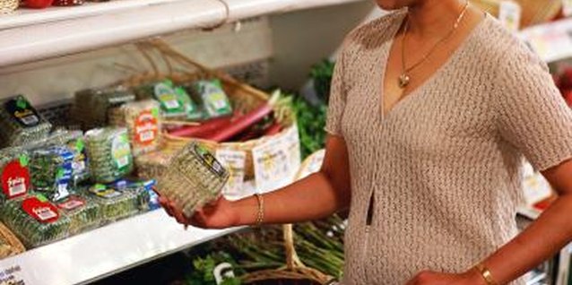 Stockbyte/Stockbyte/Getty Images Pay attention to serving size.