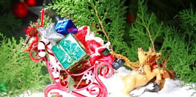 Visage/Stockbyte/Getty Images Talk to your preschooler about reindeers during the craft project.