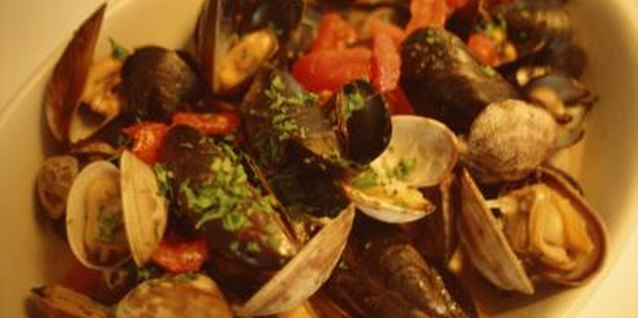 Jupiterimages/Comstock/Getty Images An authentic New England clambake contains a number of ingredients but few seasonings.