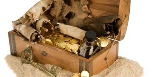 Jupiterimages/PhotoObjects.net/Getty Images Entertain your tot with games about hidden treasure.