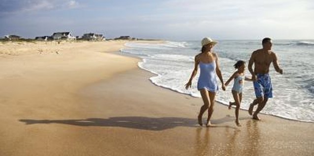 Jupiterimages/Comstock/Getty Images Create a sexy look for your next beach vacation.