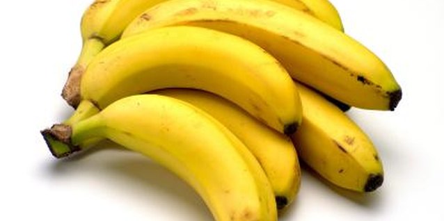 Jupiterimages/Photos.com/Getty Images Fresh bananas are a safe snack for kids with peanut and milk allergies.