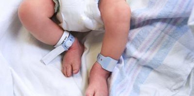 Jupiterimages/Comstock/Getty Images Newborns begin learning right after they're born.