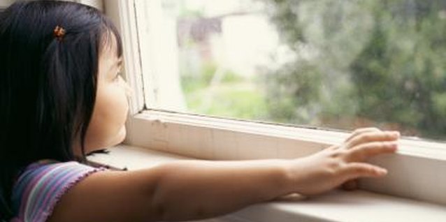 Creatas/Creatas/Getty Images Young children are fascinated by the world outside the window.