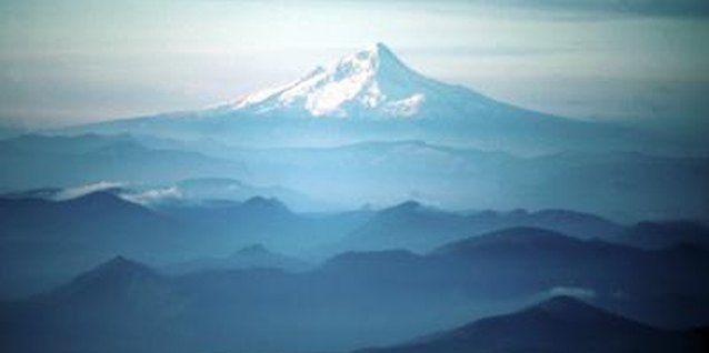 Ablestock.com/AbleStock.com/Getty Images Mount Rainier is an iconic view from both Everett and Seattle.