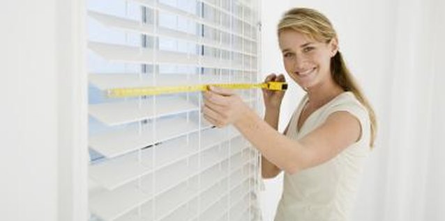 Jupiterimages/Goodshoot/Getty Images Take accurate measurements of the window before you choose the sheet.