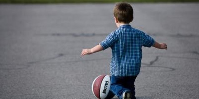Jupiterimages/Photos.com/Getty Images Kids use their core muscles during nearly any activity.