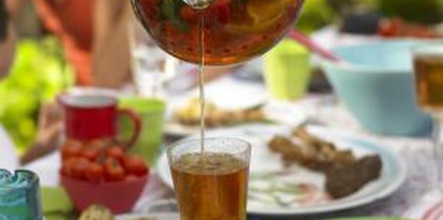 Michael Blann/Photodisc/Getty Images When preparing food and drinks for a crowd, fried cube steak is an easy crowd pleaser to make.