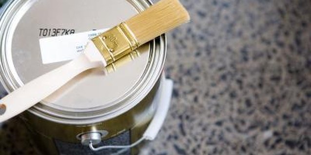 Jupiterimages/Photos.com/Getty Images A high-quality natural bristle brush will create the smoothest finish with high-gloss paint.