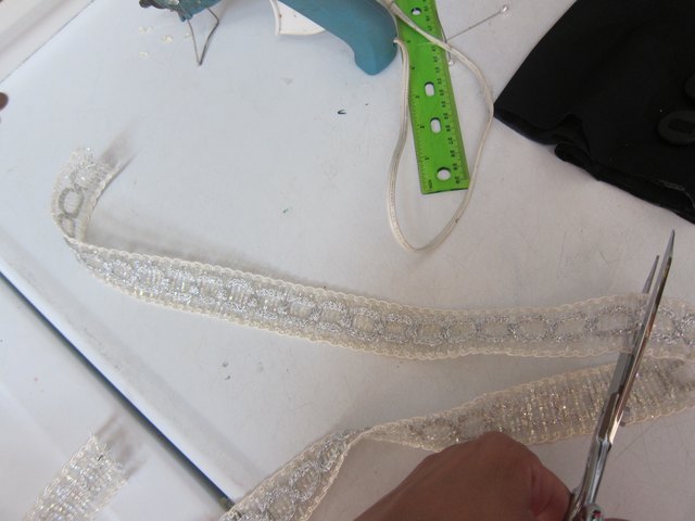 Measure a collar.